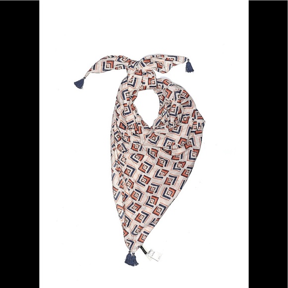 4 for $25 NEW WITH TAGS ANN TAYLOR Geometric Print Tassel Oversized Scarf - Picture 1 of 5